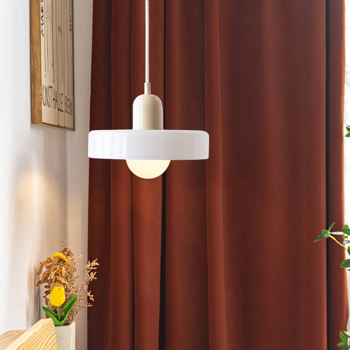 "Deckenleuchte skandinavischer Stil, handgefertigt, minimalistisches Design, gläserner Lampenschirm, elegante Beleuchtung."
