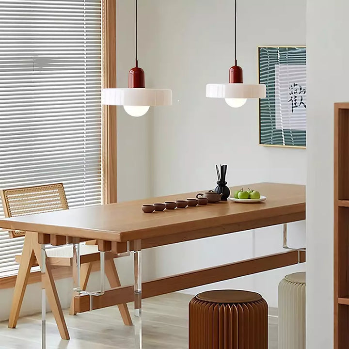 "Deckenleuchte skandinavischer Stil, handgefertigt, minimalistisches Design, gläserner Lampenschirm, elegante Beleuchtung."