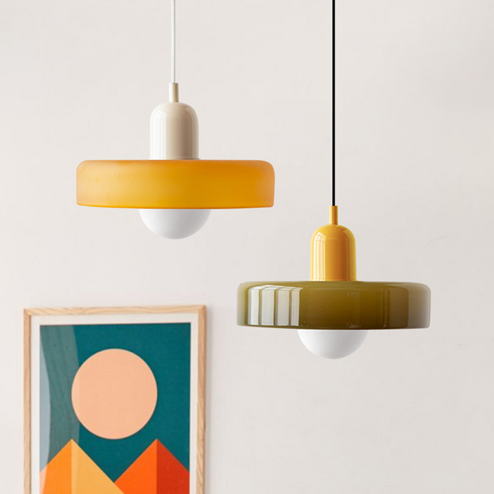 "Deckenleuchte skandinavischer Stil, handgefertigt, minimalistisches Design, gläserner Lampenschirm, elegante Beleuchtung."