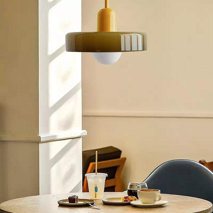 "Deckenleuchte skandinavischer Stil, handgefertigt, minimalistisches Design, gläserner Lampenschirm, elegante Beleuchtung."