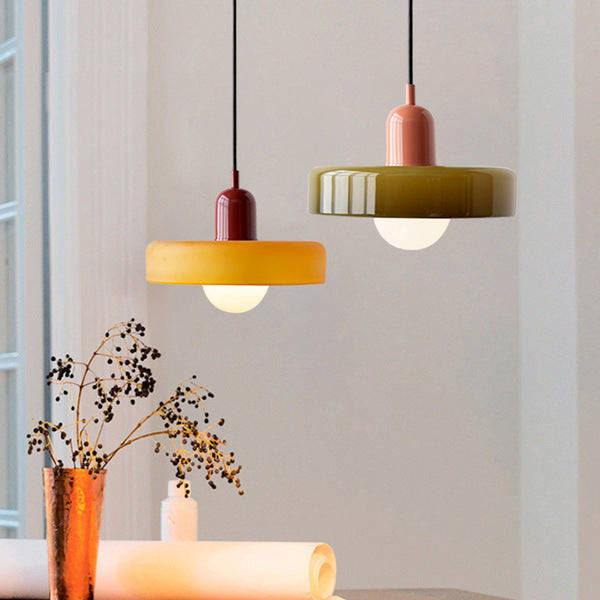 "Deckenleuchte skandinavischer Stil, handgefertigt, minimalistisches Design, gläserner Lampenschirm, elegante Beleuchtung."