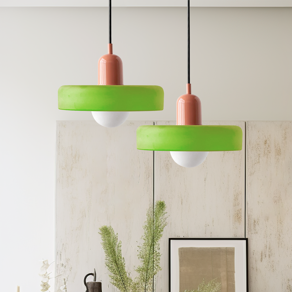"Deckenleuchte skandinavischer Stil, handgefertigt, minimalistisches Design, gläserner Lampenschirm, elegante Beleuchtung."
