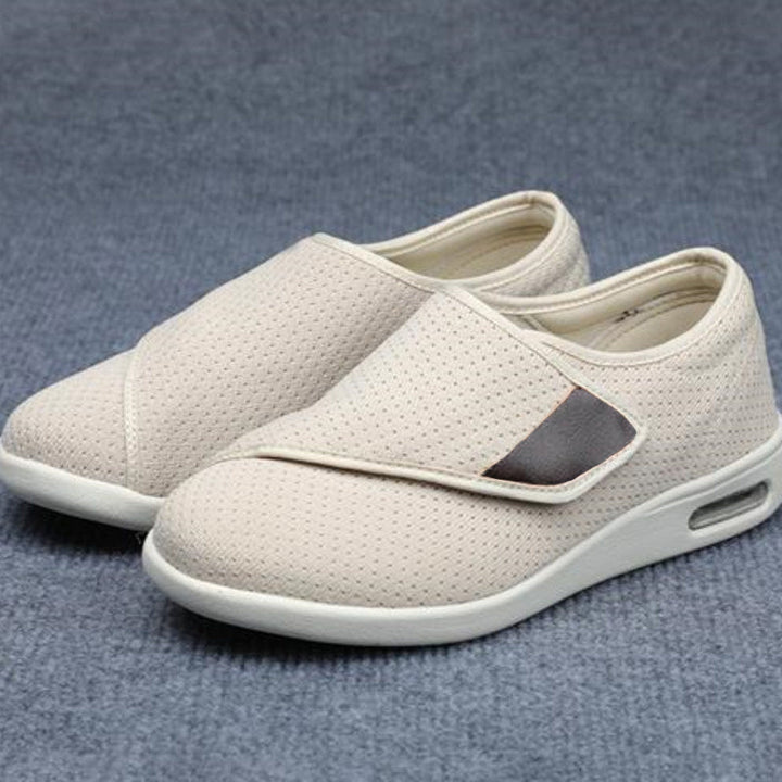 "Diabetikerschuhe Damen mit breiter Passform, atmungsaktivem Mesh, Klettverschlüssen und Memory-Foam-Einlagen."