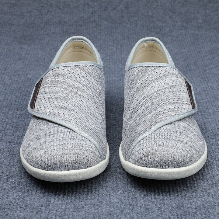 "Diabetikerschuhe Damen mit breiter Passform, atmungsaktivem Mesh, Klettverschlüssen und Memory-Foam-Einlagen."