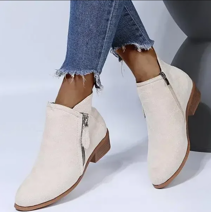 "Dolores Damen Lederstiefel orthopädisch, elegant hellbraun, bequem, modisch für Alltag und Anlässe."
