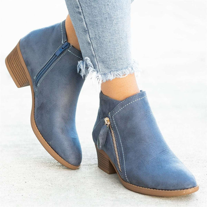 "Dolores Damen Lederstiefel orthopädisch, elegant hellbraun, bequem, modisch für Alltag und Anlässe."
