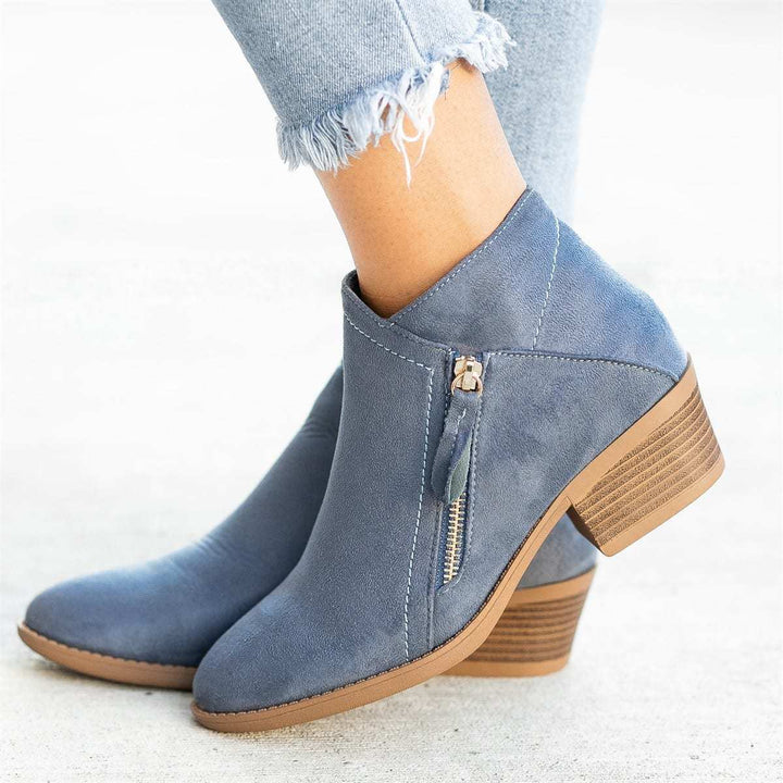 "Dolores Damen Lederstiefel orthopädisch, elegant hellbraun, bequem, modisch für Alltag und Anlässe."