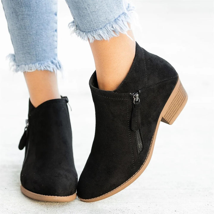 "Dolores Damen Lederstiefel orthopädisch, elegant hellbraun, bequem, modisch für Alltag und Anlässe."