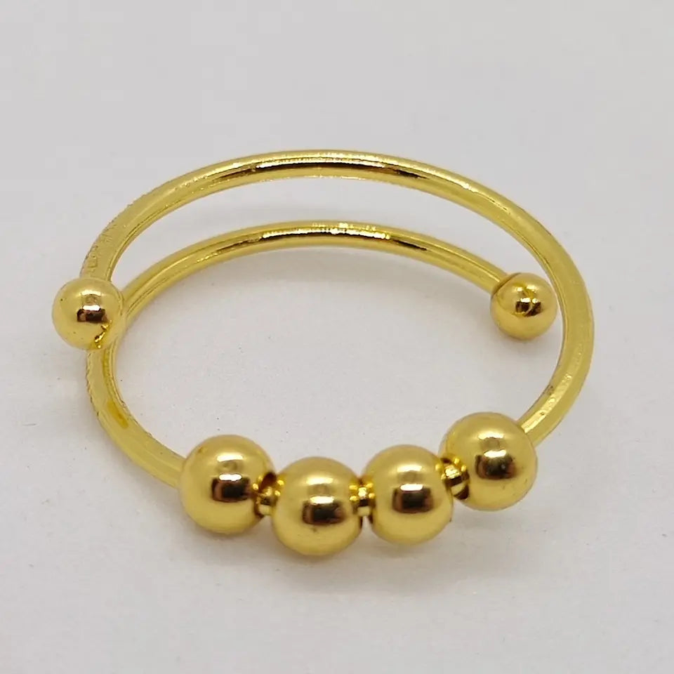 "Drehbarer Anti-Stress-Ring aus Edelstahl, erhältlich in Gold, Roségold und Silber, fördert innere Ruhe und Konzentration."
