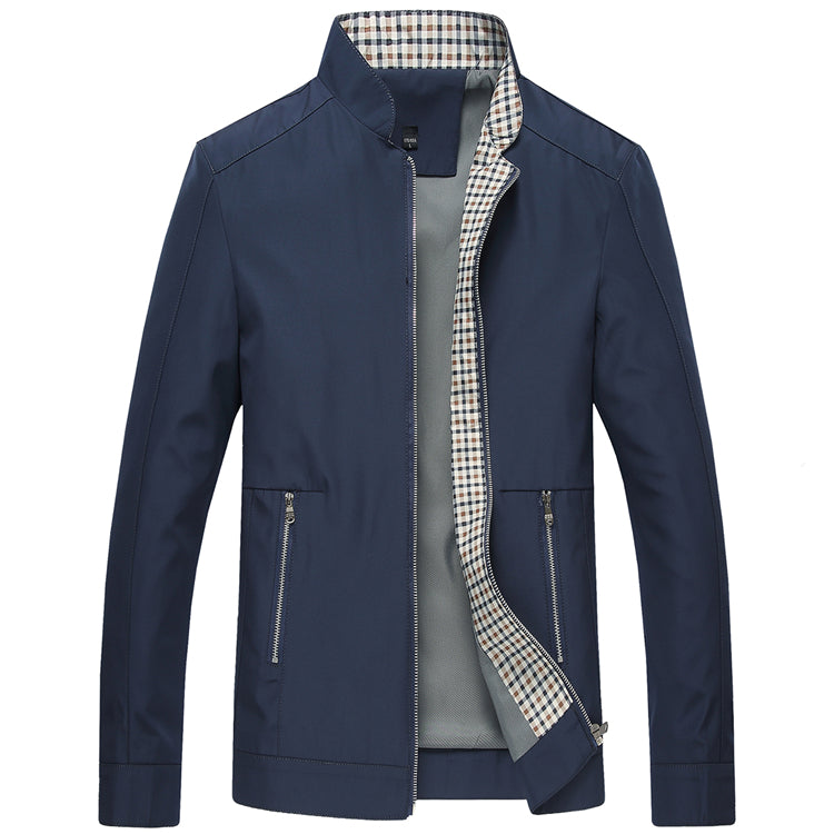 Dunkelblaue Herrenjacke, Reißverschluss, kariertes Innenfutter, modisch, Freizeitkleidung.