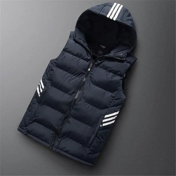 Schwarze Steppweste mit Kapuze und weißen Streifen, Herrenmode, Winterbekleidung.