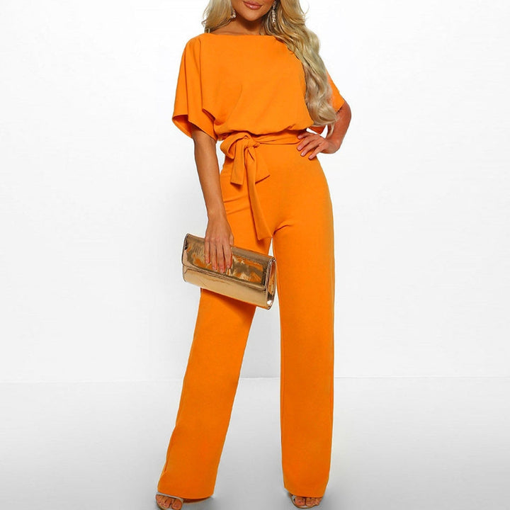 "Dunkelblauer Damen-Jumpsuit mit weiter Silhouette, gebundener Taille und eleganter Optik, passend für Events"