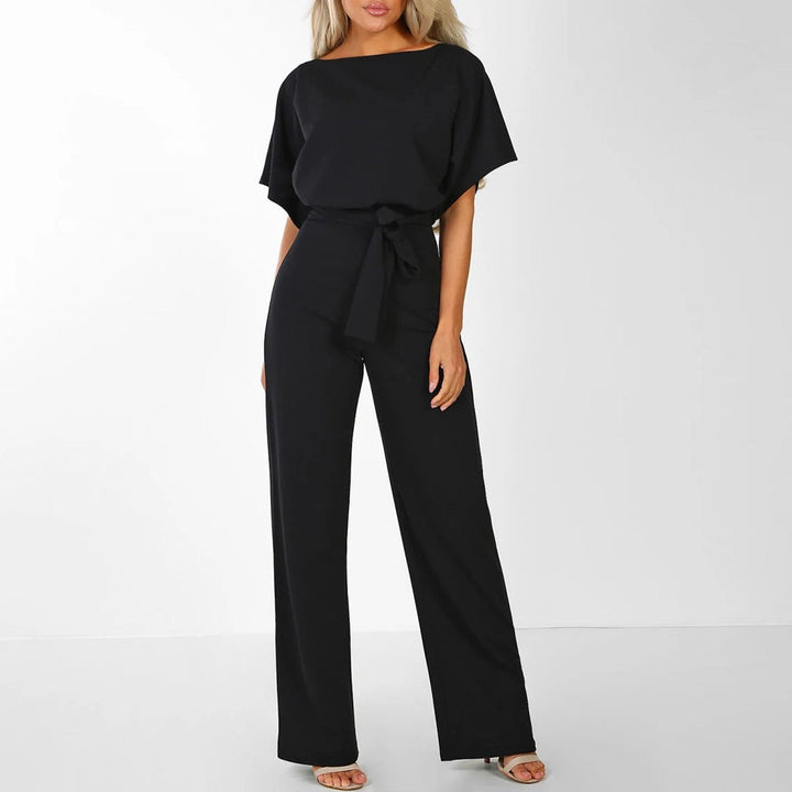 "Dunkelblauer Damen-Jumpsuit mit weiter Silhouette, gebundener Taille und eleganter Optik, passend für Events"