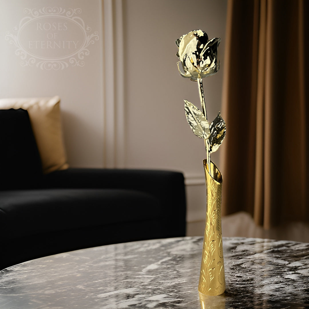 "Echte Rose in 24K Gold, luxuriös und elegant, ideal als zeitloses Schmuckstück oder unvergängliches Geschenk."