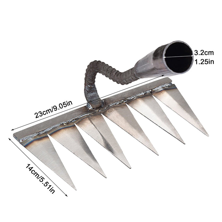 "Effektiver Unkrautentferner mit scharfen Zähnen und robustem Stahl, ideal für unkrautfreie Blumenbeete im Garten"