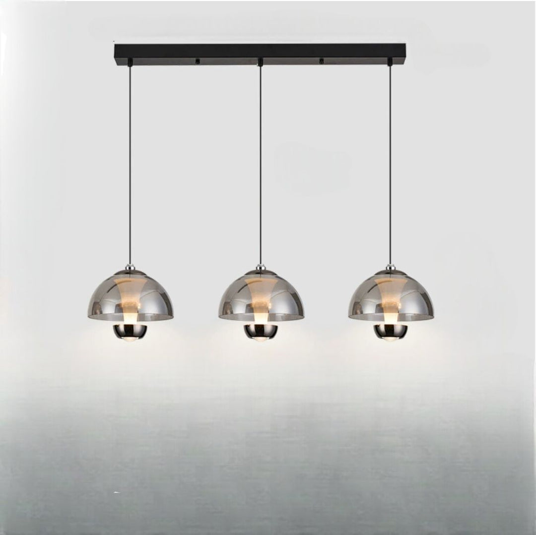 "Elegante 3-flammige Hängeleuchte mit bernsteinfarbenen Glasschirmen, ideal für moderne Küchen und Esszimmer, nordischer Stil