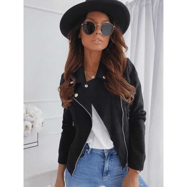 Elegante Bikerjacke für Damen in klassischem Vintage-Stil, schmeichelhafte Passform und vielseitig kombinierbar.