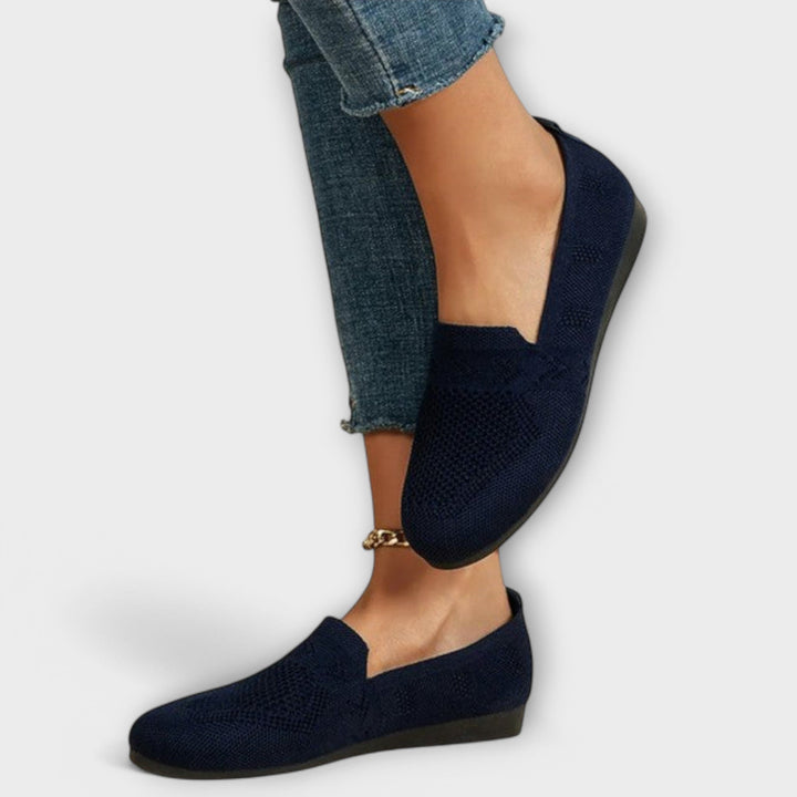 Elegante blaue Lederloafers für Damen, vielseitig und stilvoll, ideal für Büro oder besondere Anlässe.