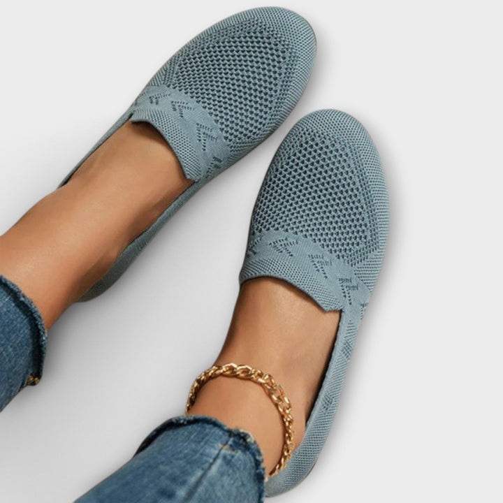 Elegante blaue Lederloafers für Damen, vielseitig und stilvoll, ideal für Büro oder besondere Anlässe.