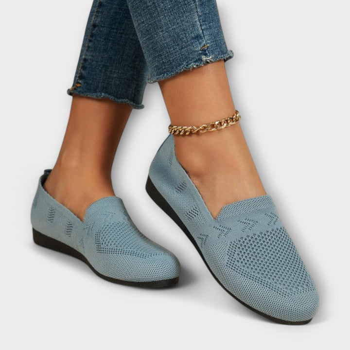 Elegante blaue Lederloafers für Damen, vielseitig und stilvoll, ideal für Büro oder besondere Anlässe.