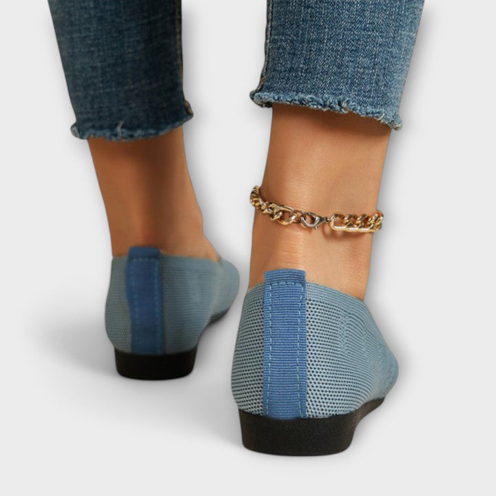 Elegante blaue Lederloafers für Damen, vielseitig und stilvoll, ideal für Büro oder besondere Anlässe.