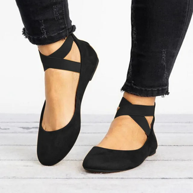 Elegante cremefarbene orthopädische Ballerinas mit elastischem Riemen, ideal für Komfort und stilbewusste Frauen.