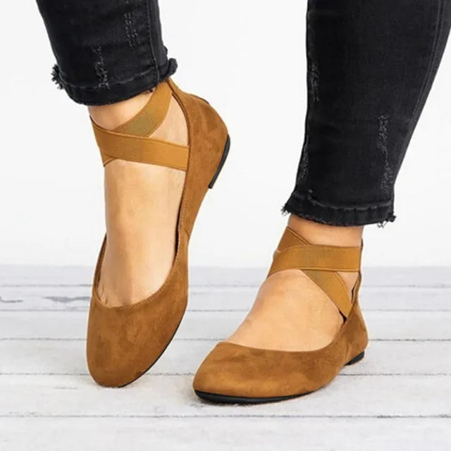 Elegante cremefarbene orthopädische Ballerinas mit elastischem Riemen, ideal für Komfort und stilbewusste Frauen.