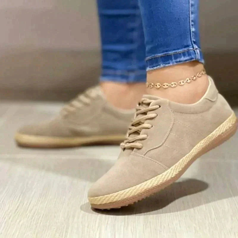 Elegante Damen-Flachschuhe in modischem Design mit flexibler Sohle und ergonomischer Passform für Komfort und Stil.