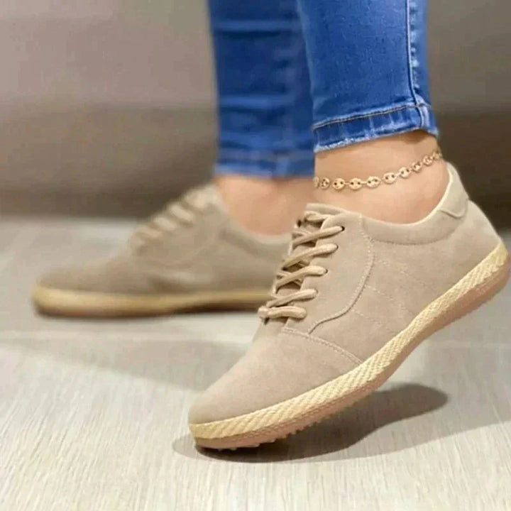 Elegante Damen-Flachschuhe in modischem Design mit flexibler Sohle und ergonomischer Passform für Komfort und Stil.