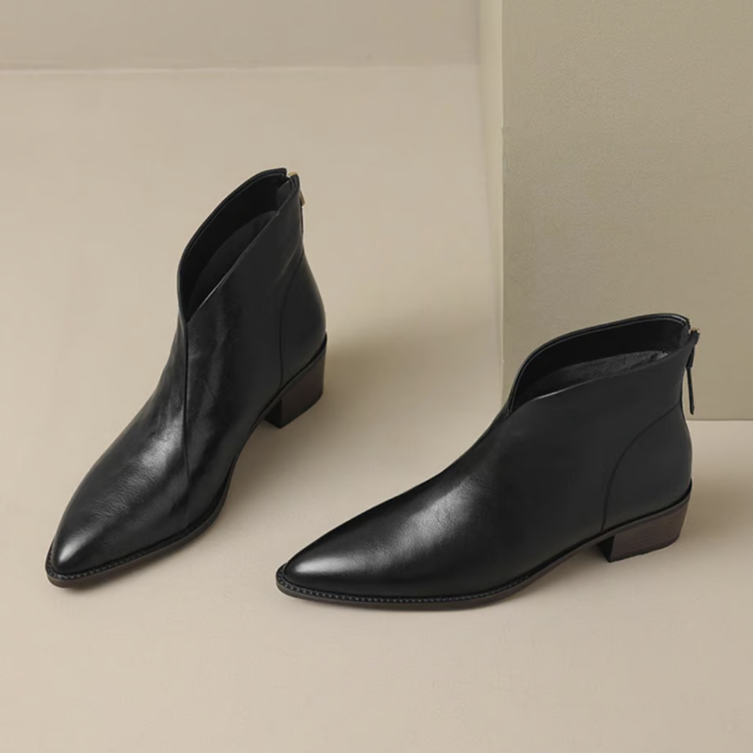 Elegante Damen Leder Stiefelette mit Blockabsatz, aus hochwertigem Echtleder, für stilvollen Komfort, rutschfeste Sohle.