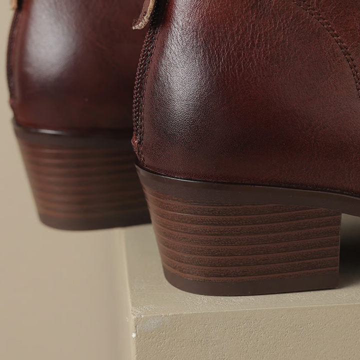 Elegante Damen Leder Stiefelette mit Blockabsatz, aus hochwertigem Echtleder, für stilvollen Komfort, rutschfeste Sohle.