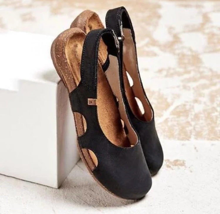 "Elegante Damen-Sandalen mit rutschfester Sohle und modernem Design, ideal für sommerliche Ausflüge."