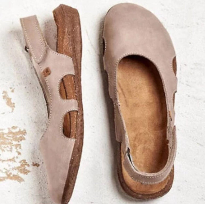 "Elegante Damen-Sandalen mit rutschfester Sohle und modernem Design, ideal für sommerliche Ausflüge."