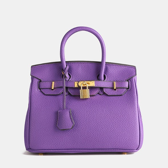 "Elegante Damenhandtasche aus hochwertigem Leder in Grau, vielseitiges Design, zeitlos und geräumig für jeden Anlass."