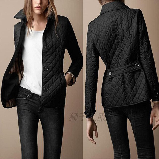 Elegante Damenjacke, zeitloses Design, hochwertige Verarbeitung, schmeichelnde Silhouette, modisch und vielseitig.