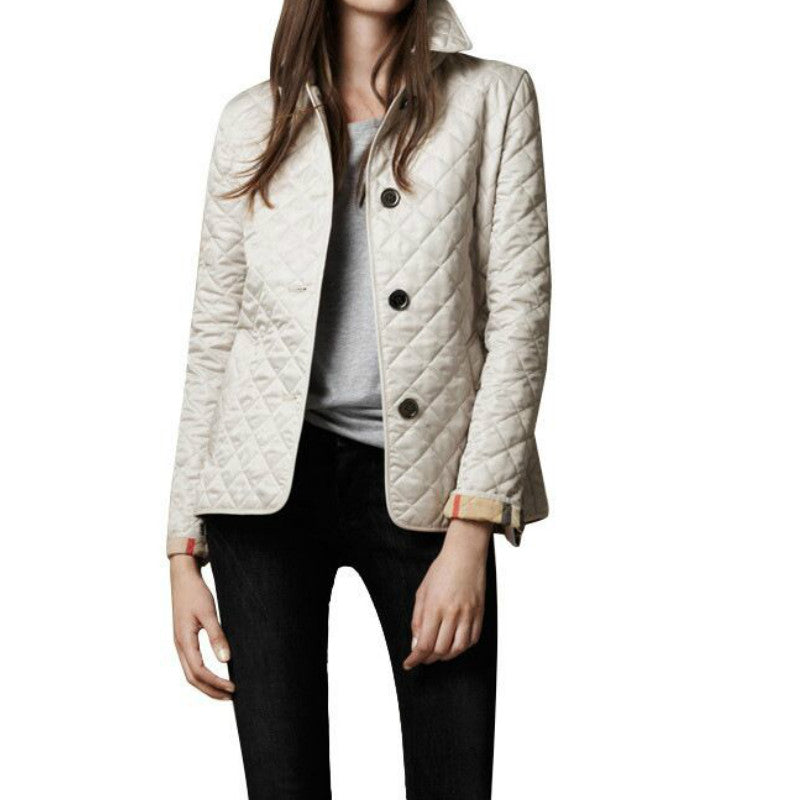 Elegante Damenjacke, zeitloses Design, hochwertige Verarbeitung, schmeichelnde Silhouette, modisch und vielseitig.