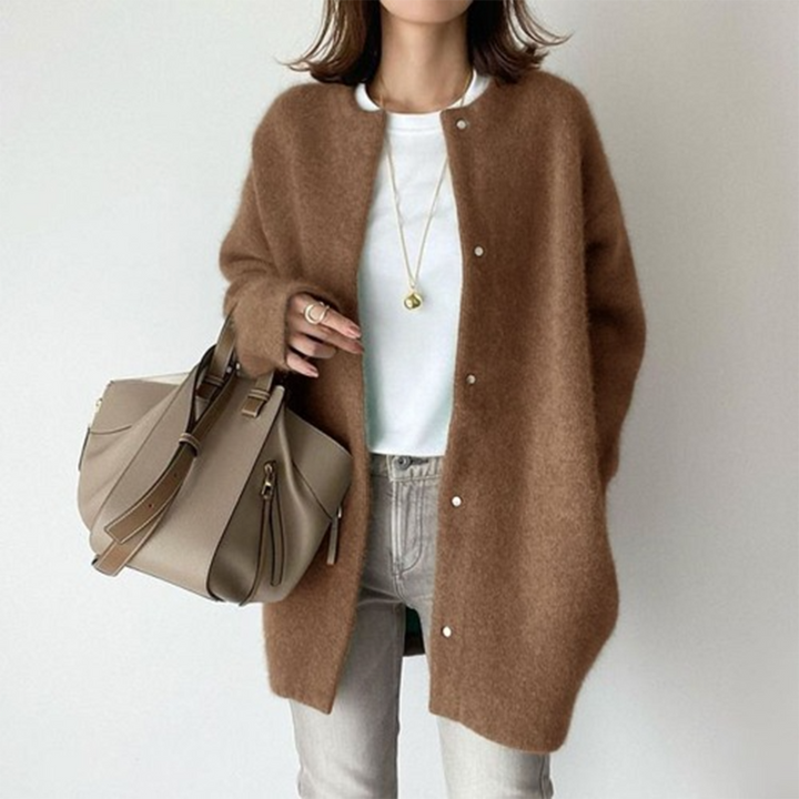 "Elegante Damenstrickjacke in Khaki, vielseitig und schmeichelhaft, zeitloses Design für Arbeit und Abend, luxuriöser Komfort