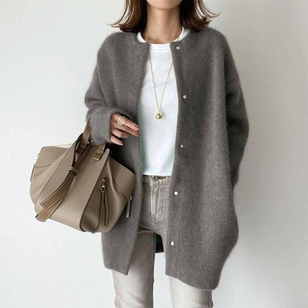 "Elegante Damenstrickjacke in Khaki, vielseitig und schmeichelhaft, zeitloses Design für Arbeit und Abend, luxuriöser Komfort