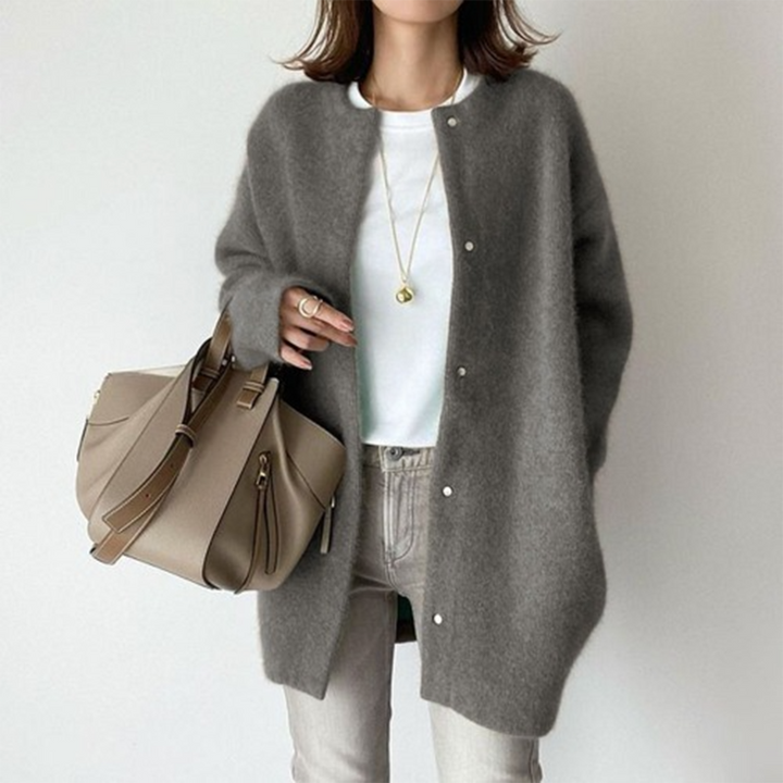 "Elegante Damenstrickjacke in Khaki, vielseitig und schmeichelhaft, zeitloses Design für Arbeit und Abend, luxuriöser Komfort