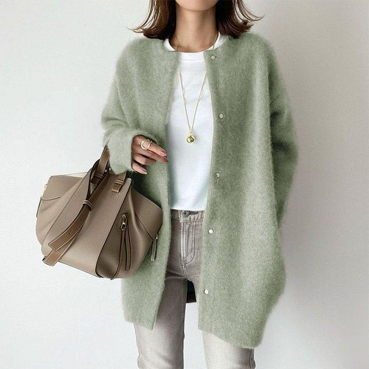 "Elegante Damenstrickjacke in Khaki, vielseitig und schmeichelhaft, zeitloses Design für Arbeit und Abend, luxuriöser Komfort