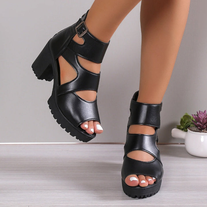 Elegante Damsandalen mit beiger Peep-Toe-Design, hohem Chunky-Absatz und verstellbarem Knöchelriemen aus PU-Leder.