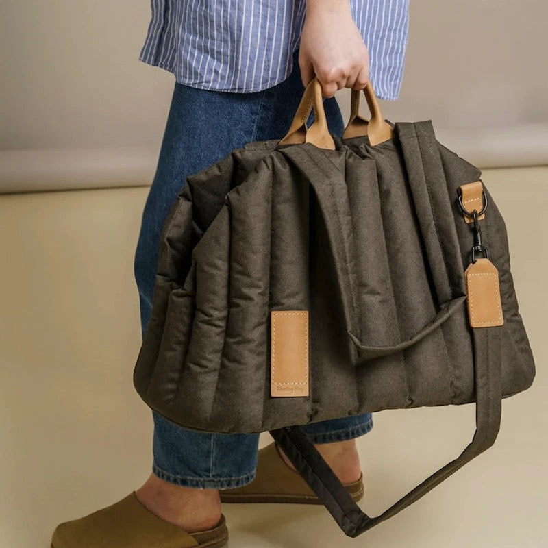 Elegante faltbare Haustier-Tragetasche, beige, mit weicher Polsterung und vielseitigen Tragemöglichkeiten für Stil und Komfor