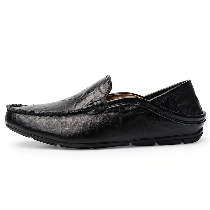 "Elegante handgefertigte italienische Lederschuhe, braunes Echtleder, klassische Slipper-Form, perfekt für Herrenmode."