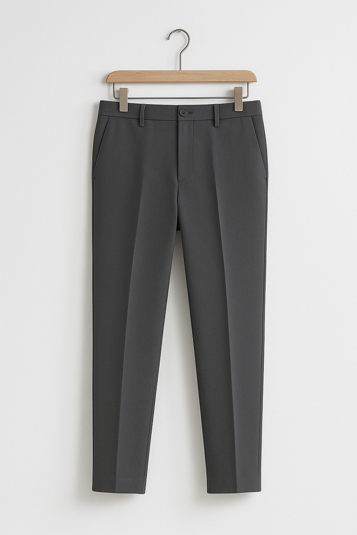 Elegante Herren Anzughose mit Bügelfalte, schmaler Schnitt, hochwertiges Material für stilvollen, komfortablen Look.