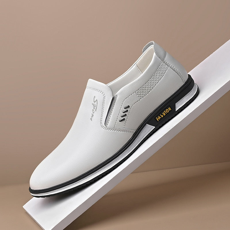 "Elegante Herren-Lederschuhe in Schwarz aus hochwertigem Leder mit rutschfester Sohle und stilvollem Design für jeden Anlass.