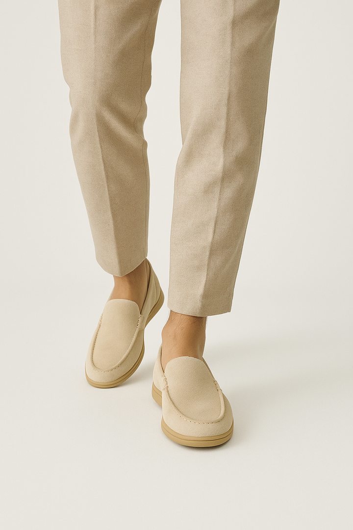 Elegante Herren-Wildleder-Slipper, Veloursleder, weiches Slip-on-Design, flexible Gummisohle, ideal für Casual-Looks.