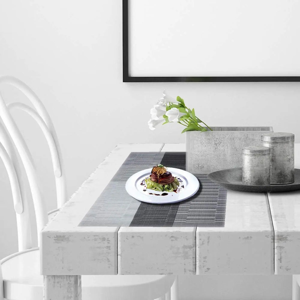 Elegante, hitzebeständige PVC-Tischsets in Streifenoptik, rutschfest, wasserfest, 30x45 cm, Braun/Silber.