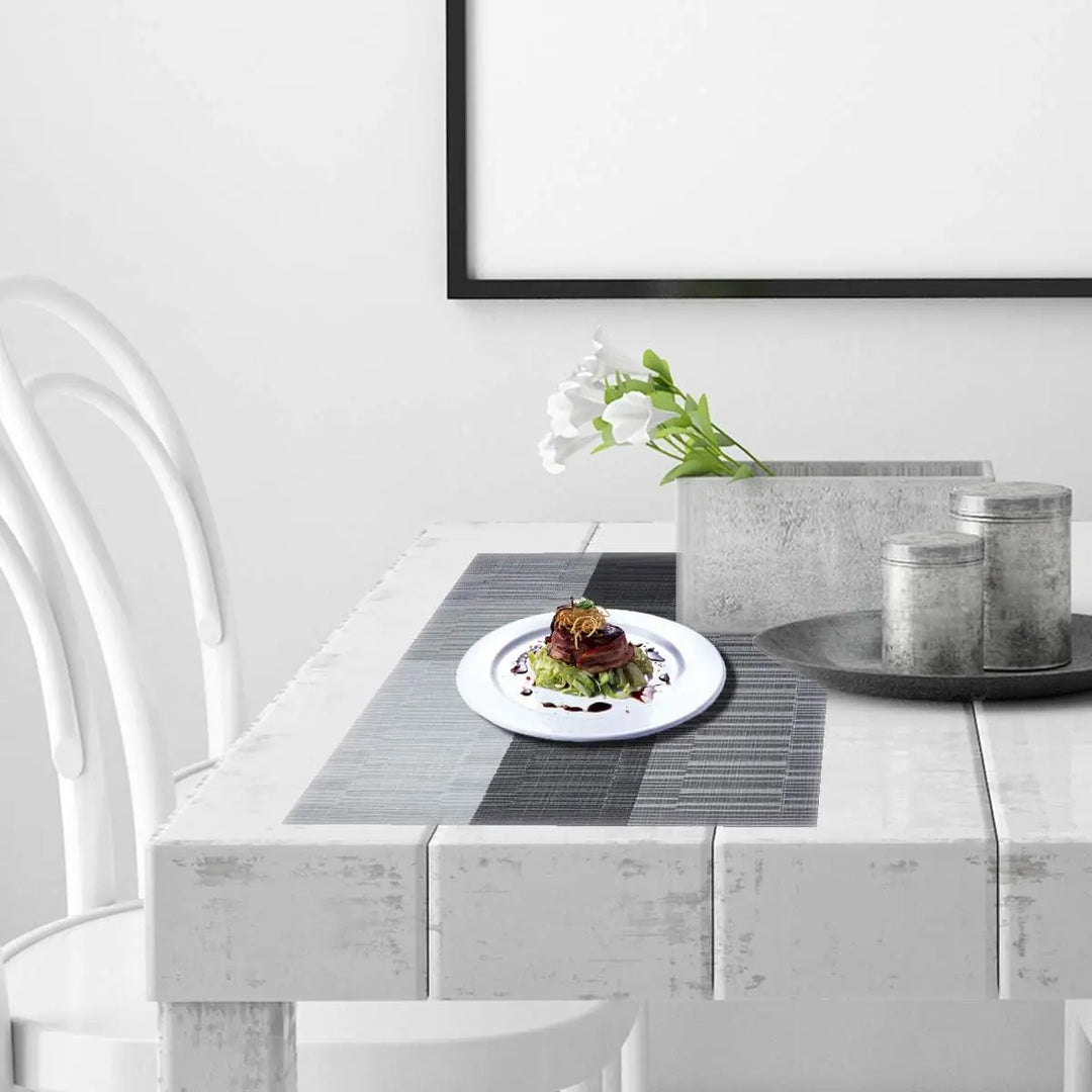 Elegante, hitzebeständige PVC-Tischsets in Streifenoptik, rutschfest, wasserfest, 30x45 cm, Braun/Silber.