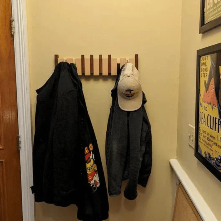 "Elegante Klavier-Wandgarderobe aus Holz mit kreativen Haken für stilvolle Aufbewahrung in deinem Zuhause"
