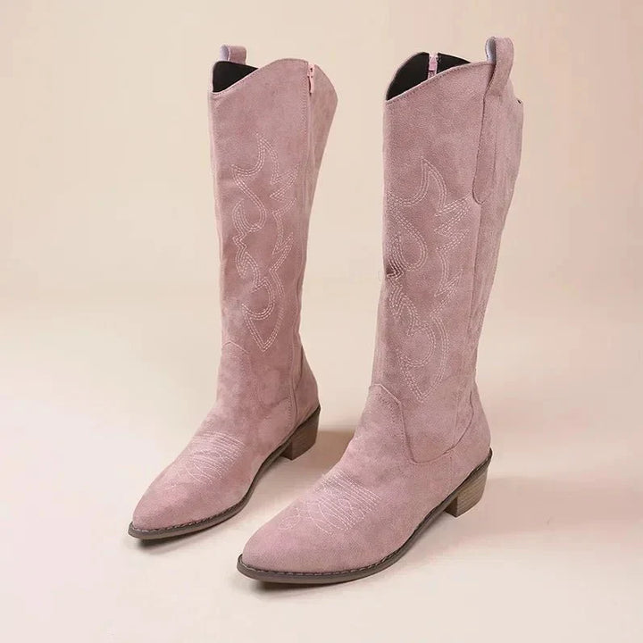 "Elegante knielange Cowboystiefel für Damen mit auffälliger Stickerei im Western-Stil, ideales modisches Statement."